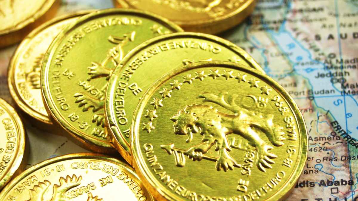 Monedas de oro persas dáricos encontradas por arqueólogos, el legendario tesoro que Alejandro Magno buscó durante siglos.