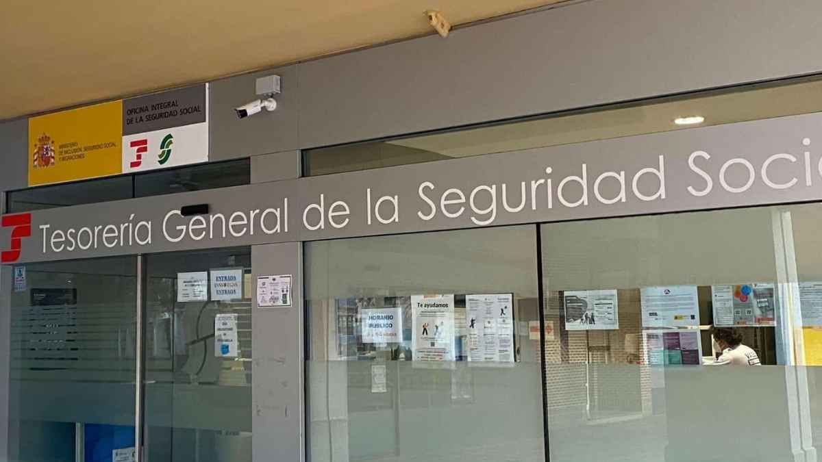 Entrada de la Tesorería General de la Seguridad Social, oficina donde se gestionan prestaciones e incapacidad temporal