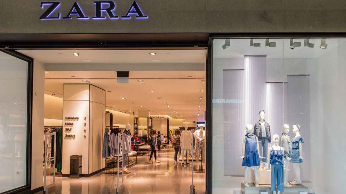 Entrada de una tienda Zara implicada en la sentencia que obliga a indemnizar a una trabajadora con 97.000 euros