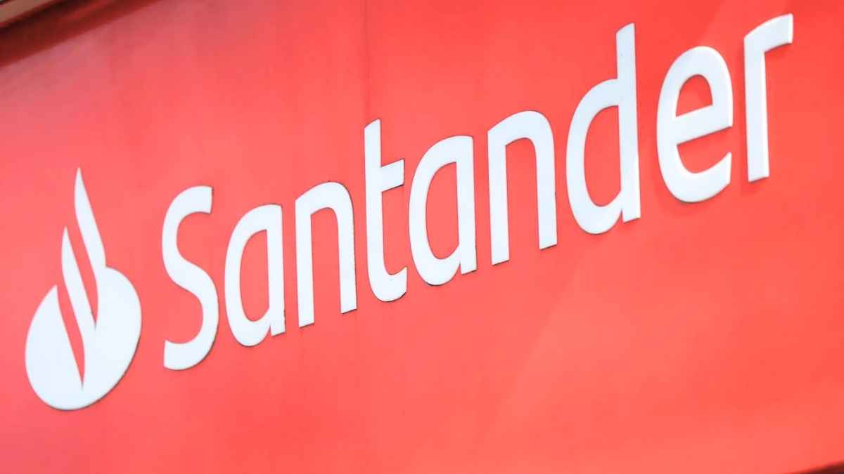 Logo de Banco Santander en promoción de hasta 400 euros por domiciliar nómina o pensión