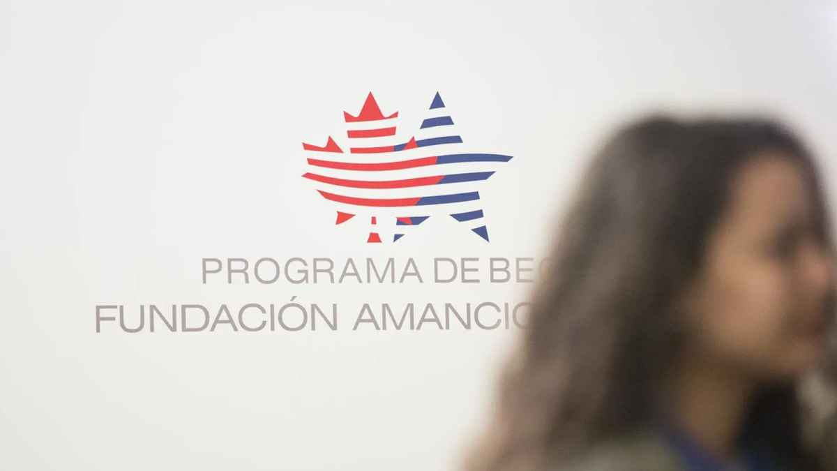 Logo del programa de becas de la Fundación Amancio Ortega para estudiar bachillerato en Estados Unidos y Canadá