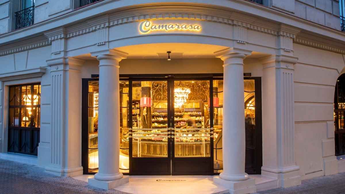 Fachada del restaurante Camarasa en Francesc Macià que cerrará para reabrir como Sotelo en Barcelona