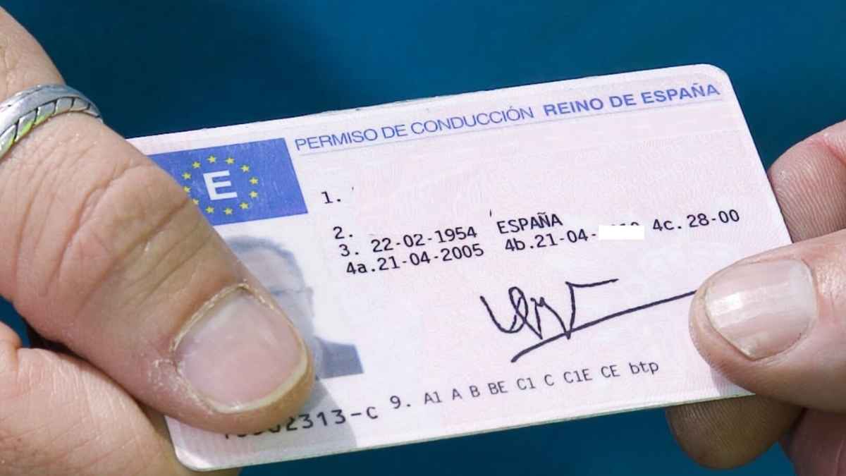 Carnet de conducir español para canje digital en la DGT sin cita previa