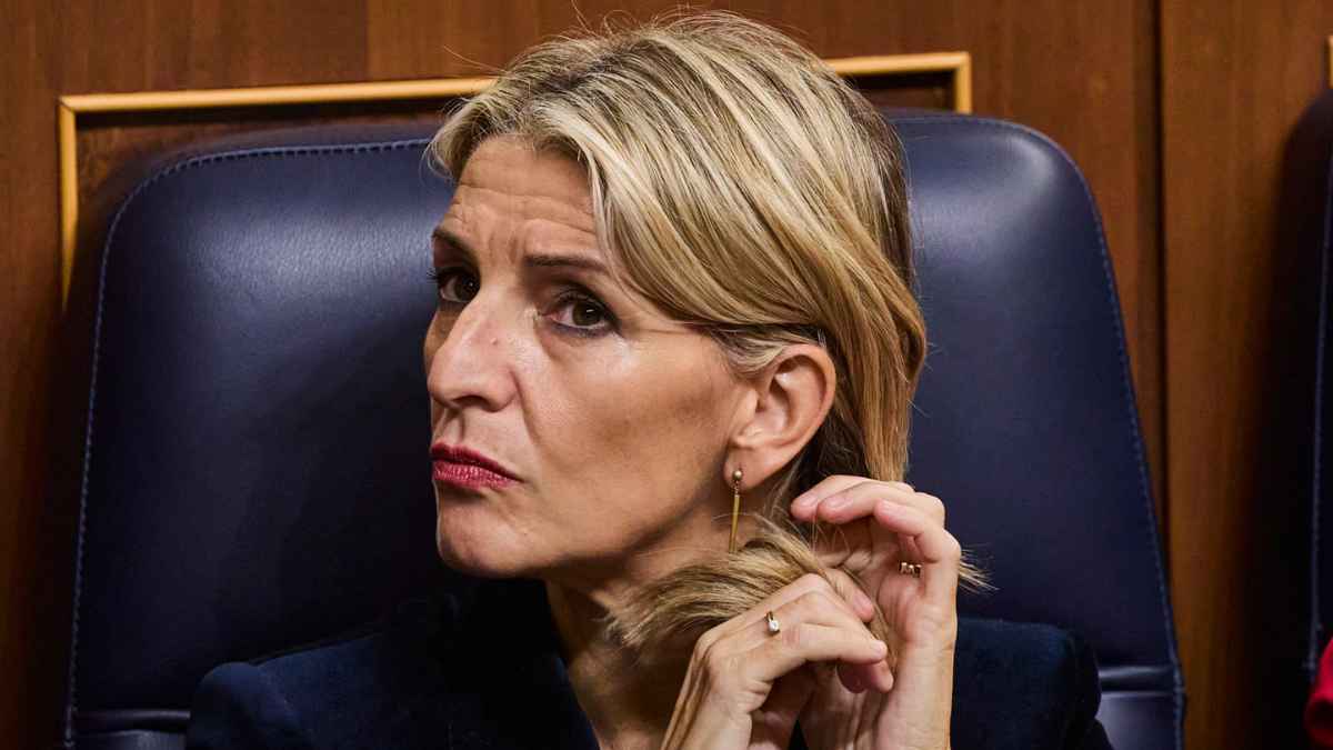 Yolanda Díaz ministra de Trabajo durante debate sobre bajas de contratos indefinidos en la Seguridad Social