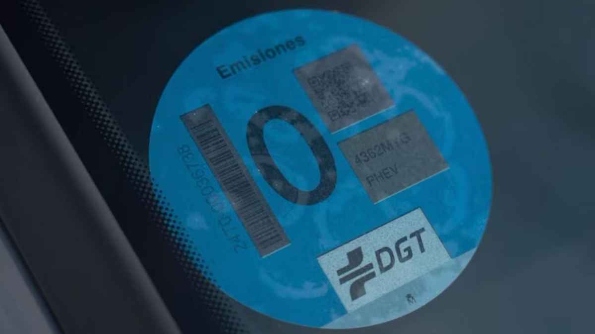 Etiqueta Cero de la DGT en un coche híbrido enchufable