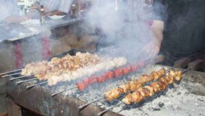 Un hombre paga 3,5 euros por un pincho en una feria y una bebida: “Mejor que hubiesen puesto unas aceitunas, sería más digno”