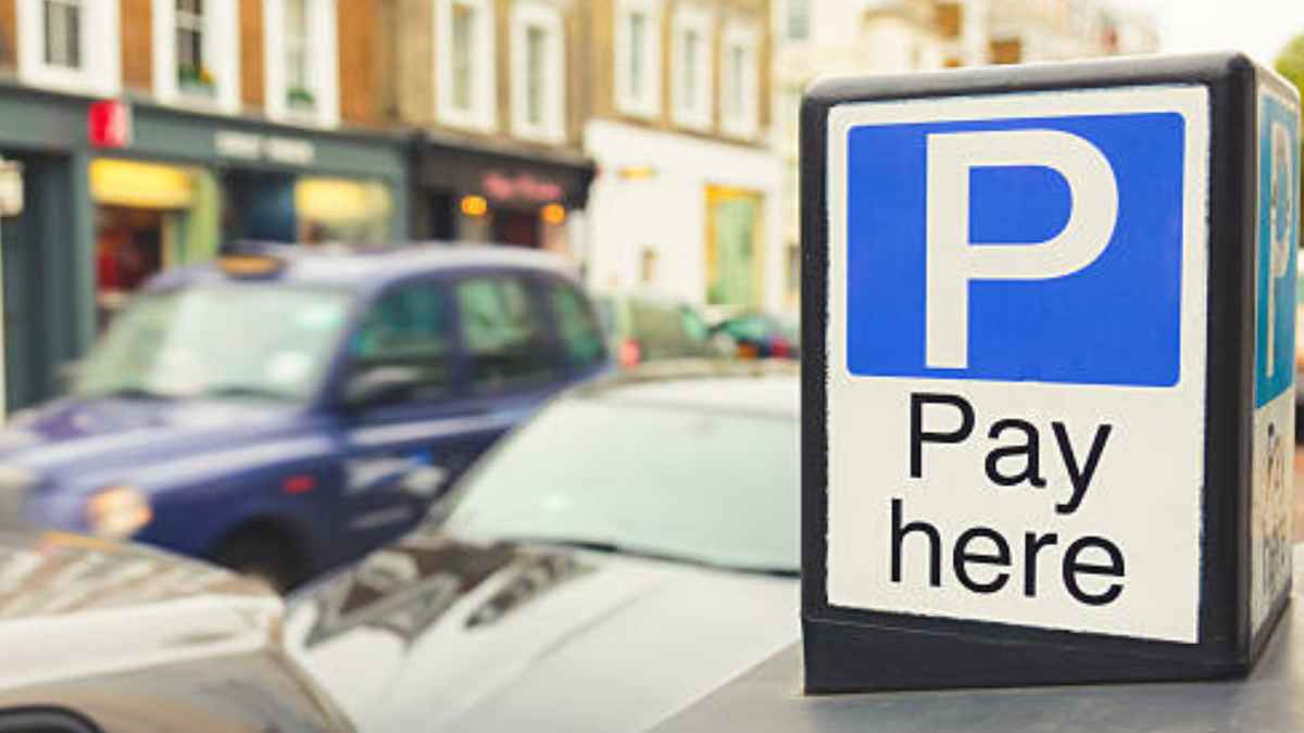 Parquímetro en Reino Unido relacionado con multa de aparcamiento de un euro