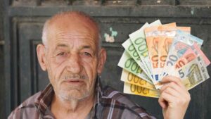 La paga mensual para mayores de 65 años que no han alcanzado los 15 años cotizados en la Seguridad Social