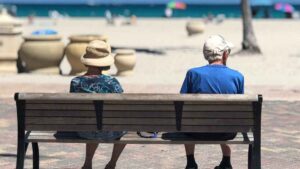 Una pensionista extranjera cuenta que en España puede cenar fuera varias veces por semana gracias a su pensión: “Tengo una bonita vivienda con vistas al Mediterráneo”