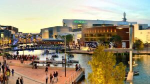 Se busca personal en Zaragoza para trabajar en centro comercial Puerto Venecia: requisitos a cumplir