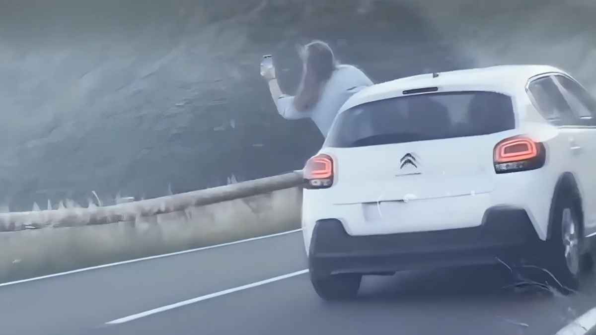 Turista extranjero en coche sin cinturón multado en carretera de España