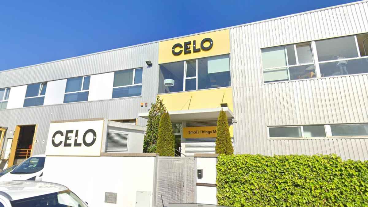 Fachada principal de CELO en Castellar del Vallès (Barcelona), sede del fabricante internacional de tornillos y soluciones de fijación.