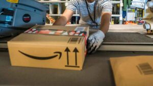 Amazon lanza su mayor oferta de empleo del año para trabajar en almacenes en Black Friday y Navidad