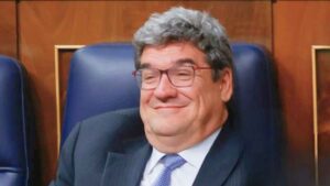 El Banco de España advierte del peligro de pagar el alquiler por transferencia bancaria sin contrato firmado