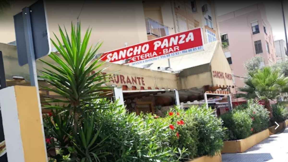Fachada del Restaurante Sancho Panza en San Fernando antes de su cierre tras casi 50 años de historia.