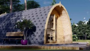 Casa prefabricada de madera moderna con terraza y diseño curvado en un entorno natural