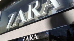 La chaqueta de Zara por menos de 70 euros que ya combina elegancia, abrigo y tendencia