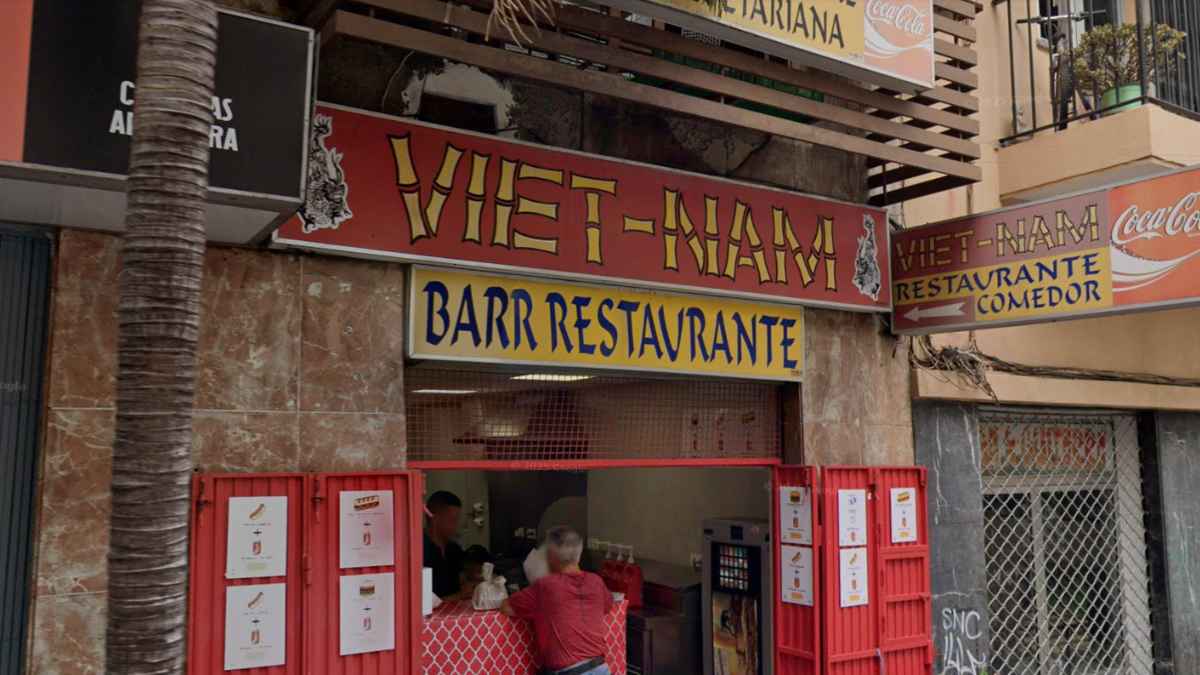 Fachada del Bar Restaurante Vietnam en Santa Cruz de Tenerife que cierra tras 42 años de servicio de comida asiática