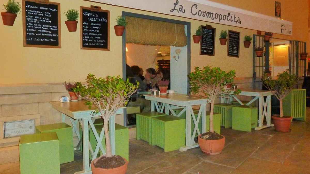 Fachada del restaurante La Cosmopolita de Dani Carnero en el centro de Málaga antes de su cierre definitivo
