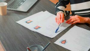 Crece la discriminación laboral hacia los mayores de 45 años a pesar de las ayudas para su contratación: el talento sénior sigue invisible