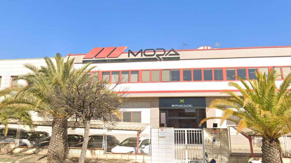 Oferta de empleo en la fábrica de cartón Mora Packaging en Paterna, Valencia, con turnos rotativos.