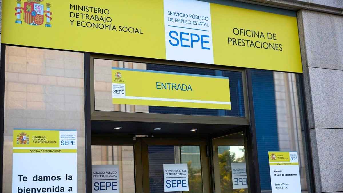 Entrada de una oficina del SEPE donde se tramitan prestaciones por desempleo