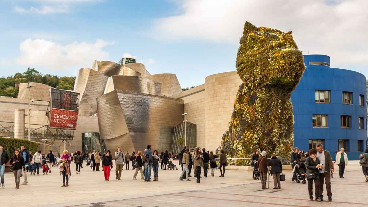 Museo Guggenheim de Bilbao donde hacer fotos profesionales puede requerir permiso o tarifa comercial
