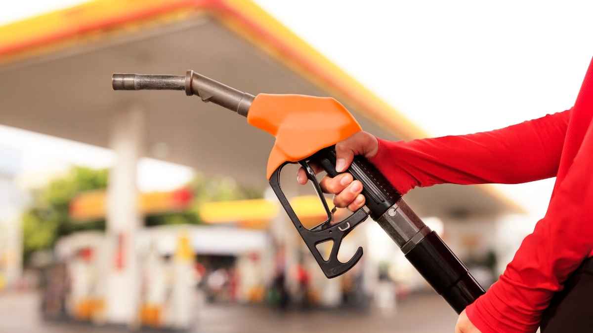 Trabajador de gasolinera con manguera de combustible obtiene pensión vitalicia por incapacidad permanente