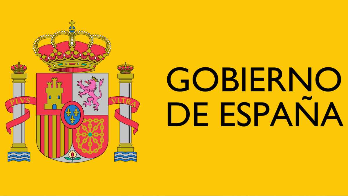Escudo del Gobierno de España relacionado con la pensión no contributiva por discapacidad 2025