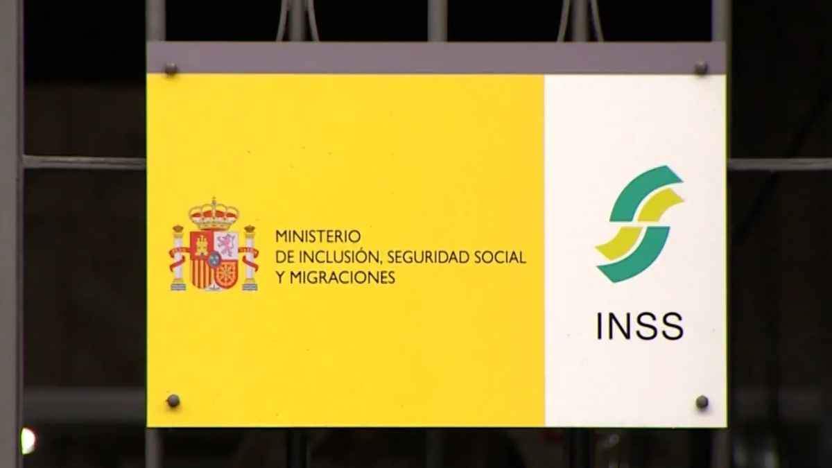 Cartel del INSS y Ministerio de Inclusión Seguridad Social en España