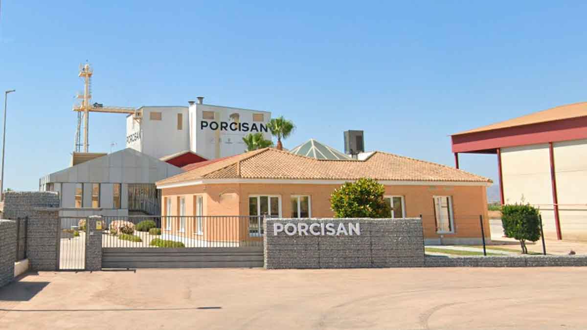 Entrada principal de la fábrica de PORCISAN en Pozo Estrecho (Cartagena, Murcia)