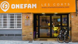 Giro de 180º: Onefam Hotels elimina el tope de edad de 45 años tras la denuncia de FACUA