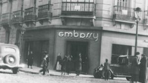 La pastelería Embassy desaparece del mapa madrileño tras más de 90 años: los 50 trabajadores despedidos denuncian meses sin cobrar