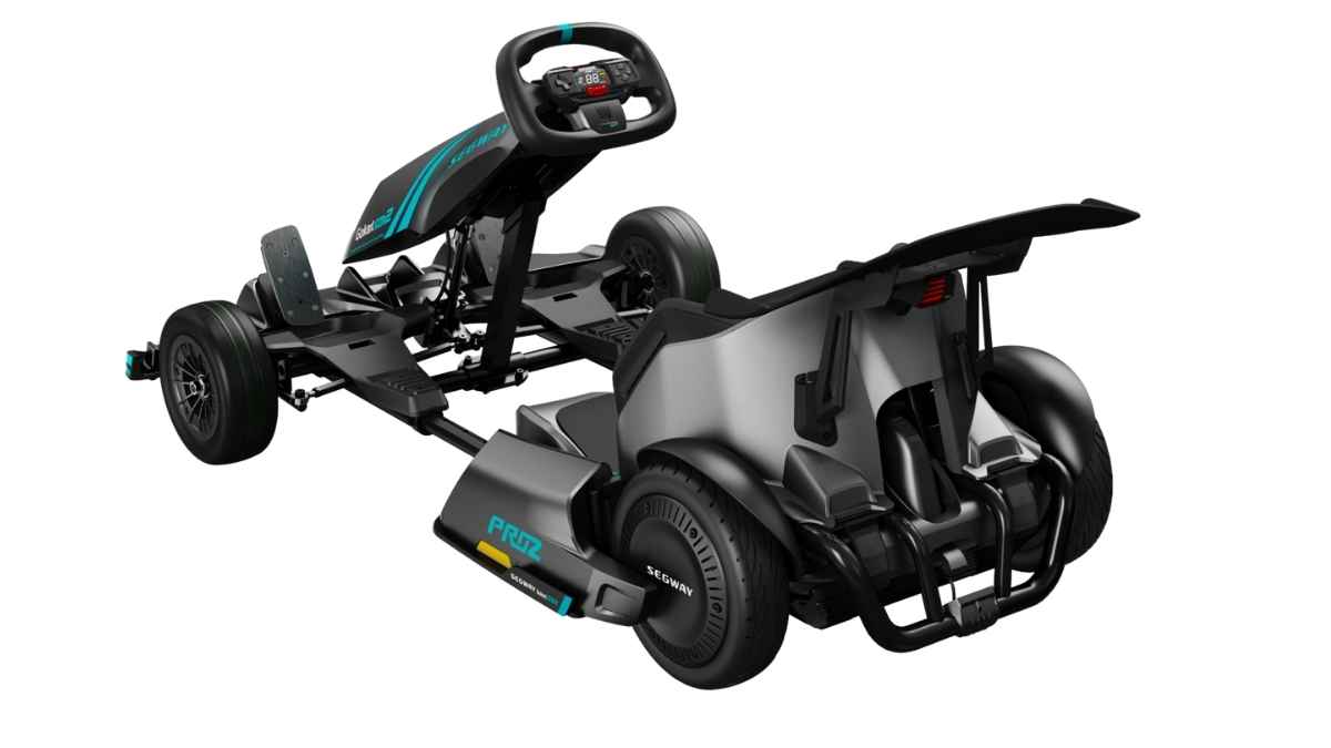 Patinete eléctrico de cuatro ruedas tipo kart, simulador y scooter Segway GoKart Pro 2 vendido por MediaMarkt