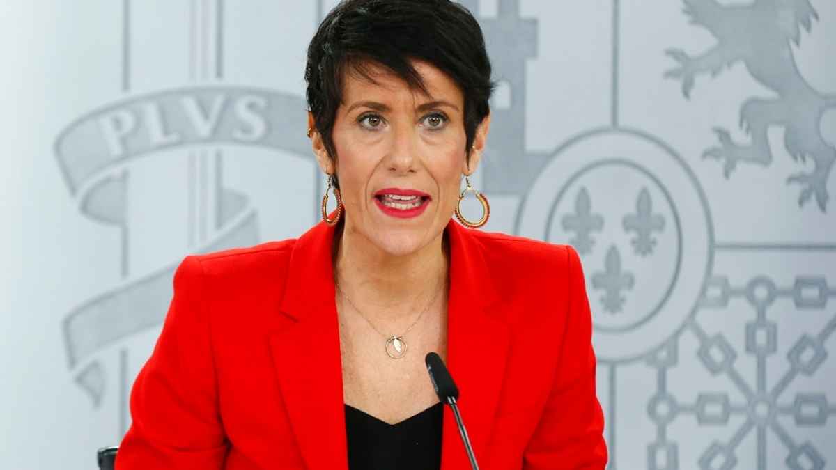 Elma Saiz explicando las pensiones no contributivas y el complemento de alquiler en 2025