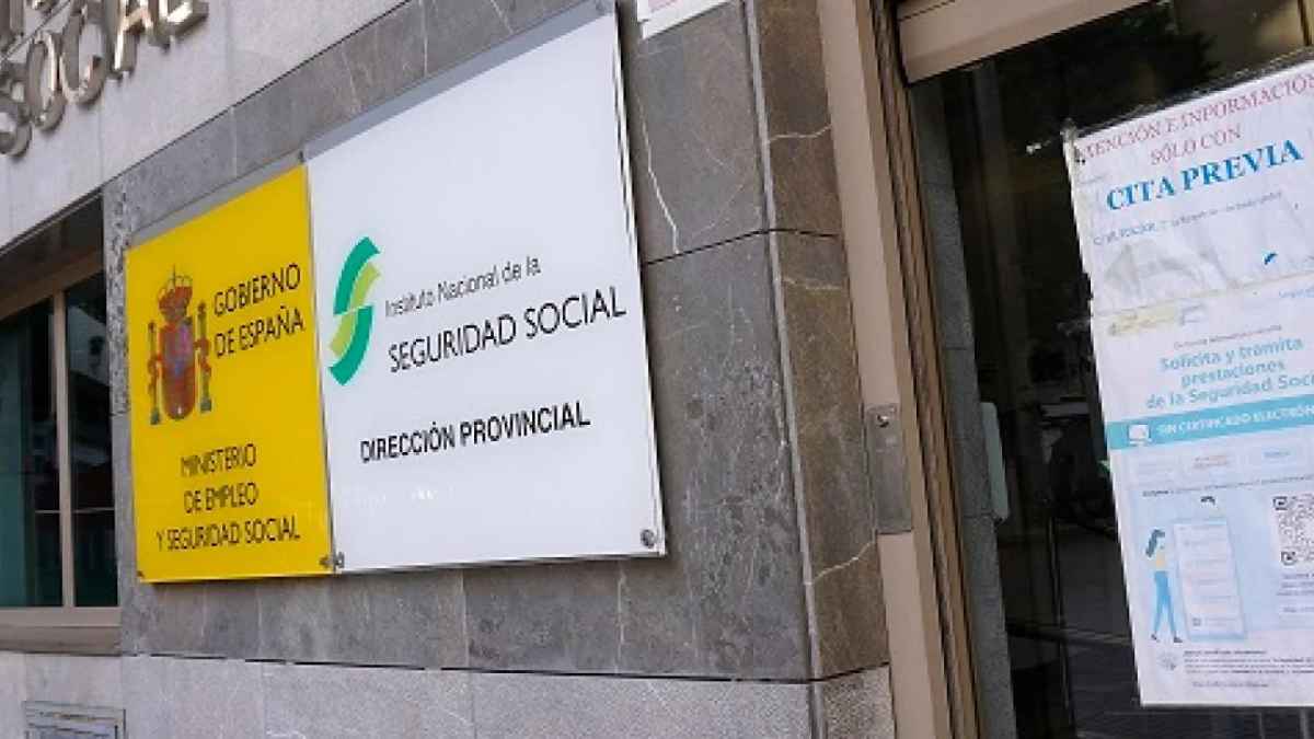 Fachada de una oficina del Instituto Nacional de la Seguridad Social en España donde se tramitan pensiones y jubilaciones
