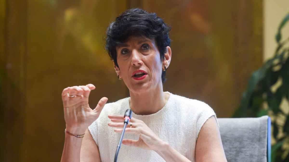 Elma Saiz explica el tiempo que hay que cotizar para no perder el 50 por ciento de la pensión de jubilación