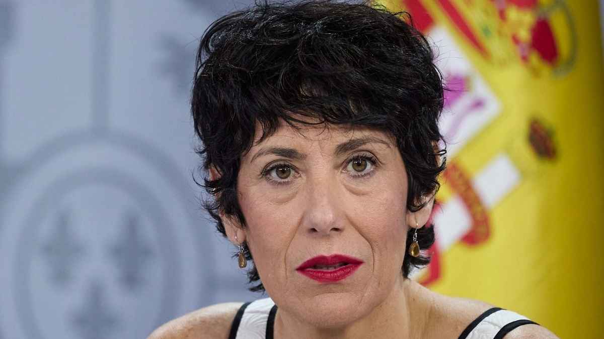Elma Saiz durante una comparecencia institucional sobre la Seguridad Social y las pensiones en España