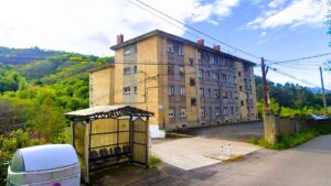 Piso en venta de Unicaja en Mieres Asturias con tres habitaciones por menos de 33000 euros