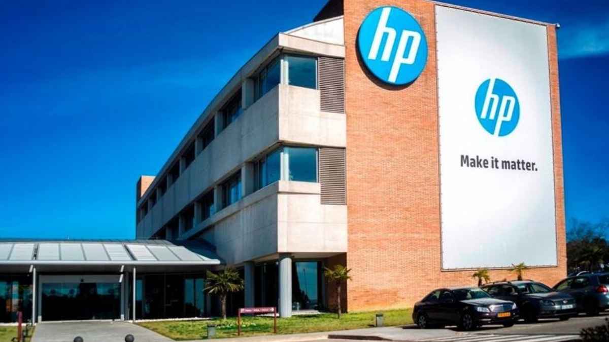 Sede de HP con su logotipo visible en un edificio corporativo en un contexto de recorte de hasta 6.000 empleos por la IA