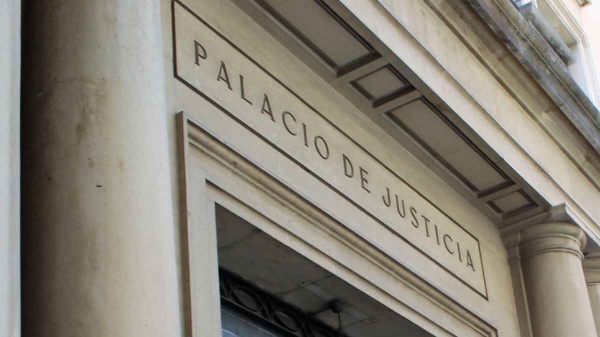 Fachada del Palacio de Justicia donde la Audiencia Provincial confirma que un padre debe seguir pagando la pensión de alimentos