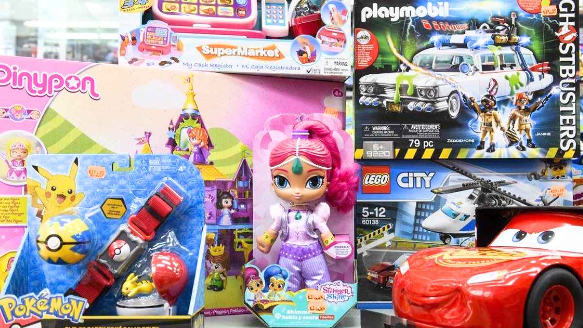 Juguetes y material educativo para las ayudas a familias por la Festividad de Nadal en Fene 2025.