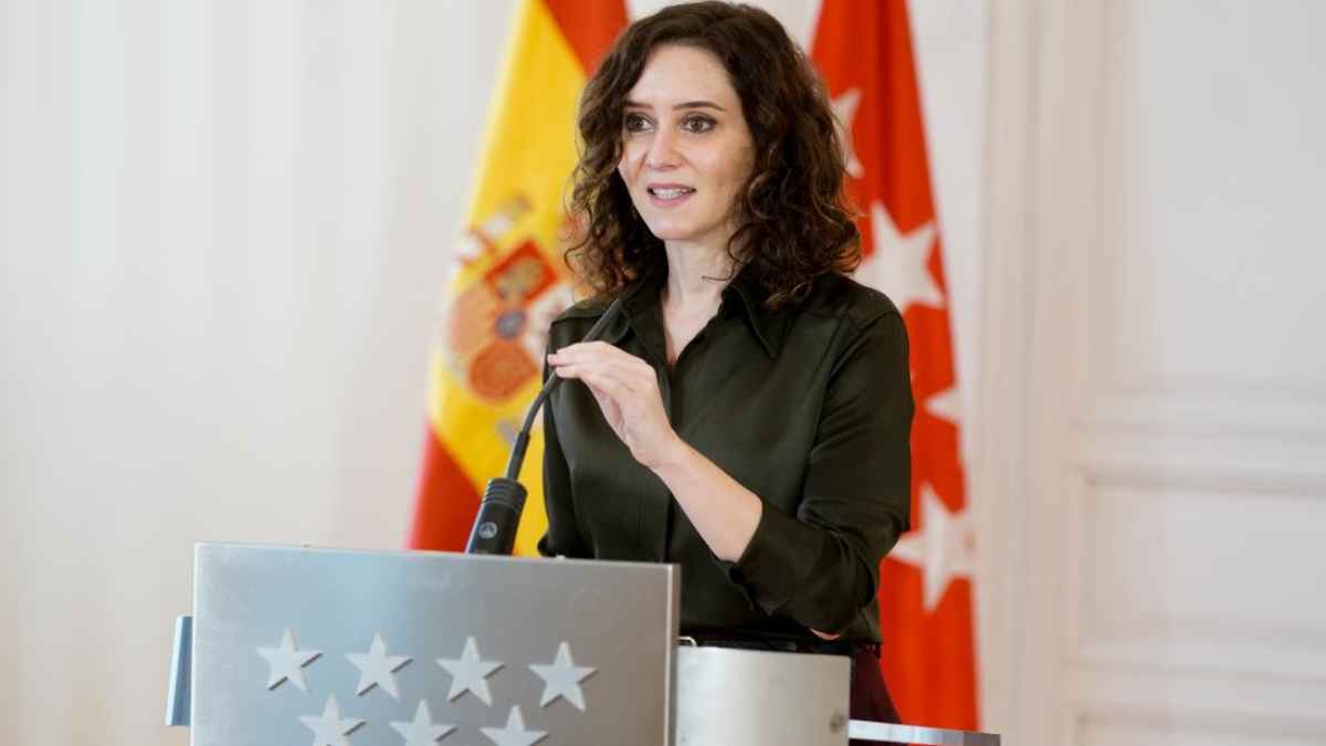 Representante del Gobierno de la Comunidad de Madrid durante el anuncio de las ayudas de transporte escolar 2025-2026