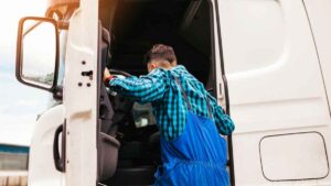 Un camionero de ruta internacional lo deja claro: descansar 12 horas y cobrar hasta 5.000€ al mes