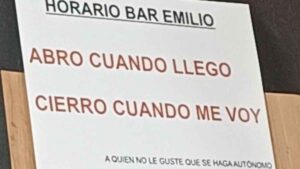 El cartel del Bar Emilio que ha conquistado España con una frase que resume lo que sienten miles de autónomos: “Abro cuando llego, cierro cuando me voy”
