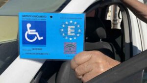 Cómo pedir la Tarjeta PMR en 2025 según la experiencia de trabajadores sociales que tramitan estas ayudas