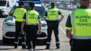 Conducir por Andalucía podría costarte más de lo que imaginas, según Rebeca (41), agente de Tráfico