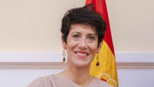 Elma Saiz lo niega: no habrá que trabajar hasta los 71 y garantiza pensiones dignas de la Seguridad Social