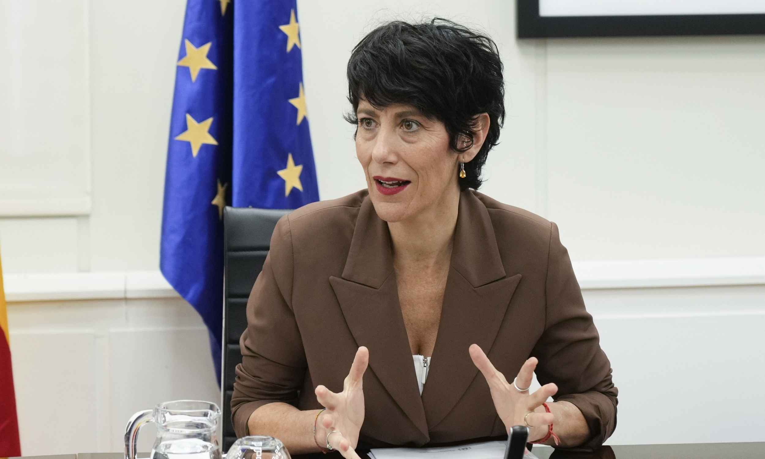 Elma Saiz durante una comparecencia donde defiende la subida de cuotas de los autónomos desde 2026