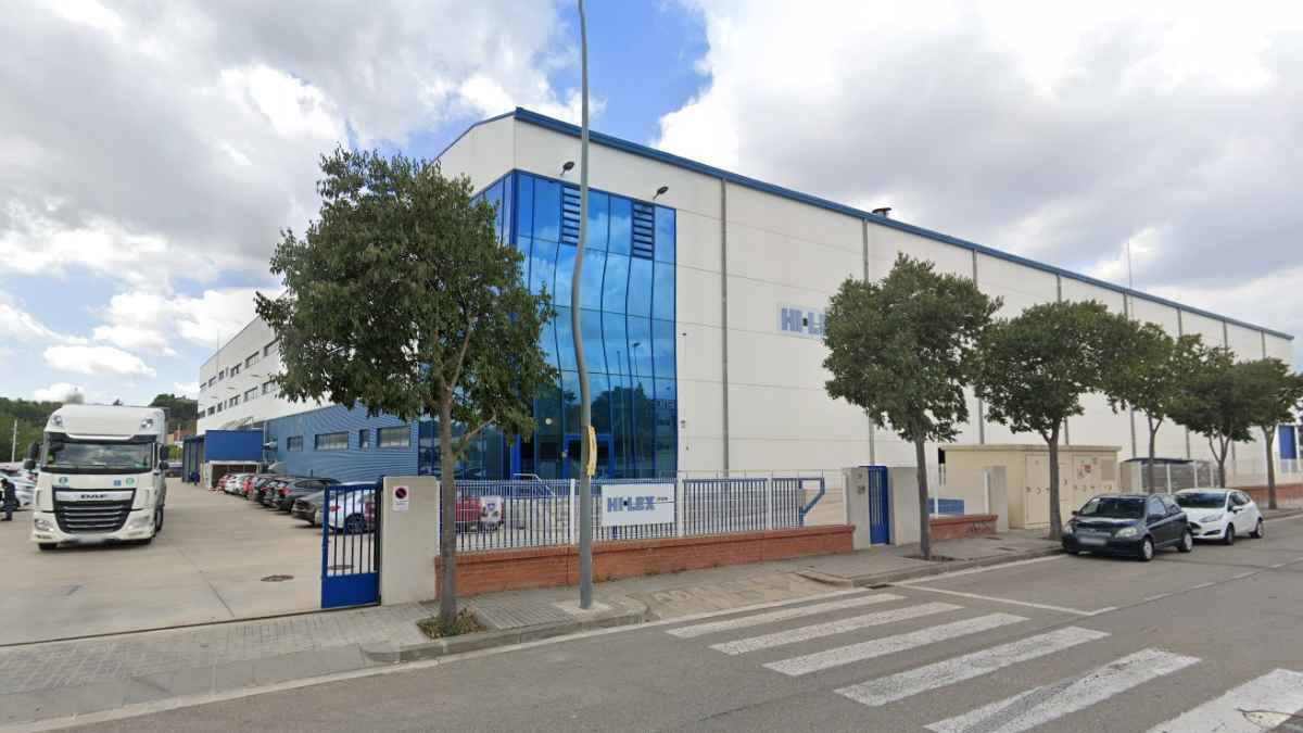 Fachada de la planta de Hi-Lex en Granollers afectada por el cierre y el ERE a 67 trabajadores